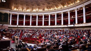 Fransada tartışmalı emeklilik reformu askıya alındı