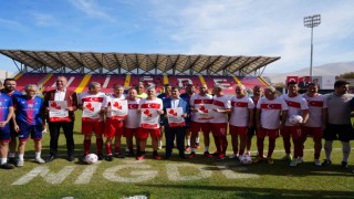 Futbolun efsane isimleri Niğdede buluştu