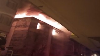 Gaziantepte 4 katlı bina alevlere teslim oldu