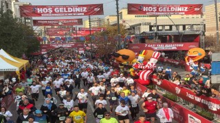 Gaziantepte 7. Gazi Yarı Maratonu bin 498 sporcunun katılımıyla başladı