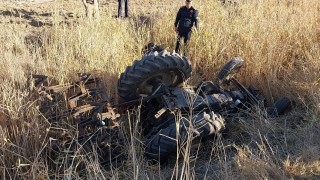 Gaziantepte devrilen traktörün sürücüsü hayatını kaybetti