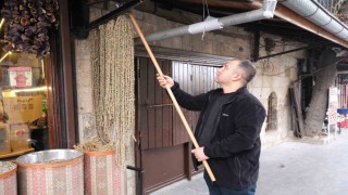 Gaziantepte kışın vazgeçilmezi kuru bamya 2 bin TLden tezgahta