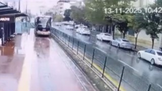 Gaziantepte tramvaya yıldırım isabet etme anı kamerada