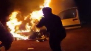 Gaziantepte yanan araca cezaevi personeli müdahale etti, Bakan Tunç tebrik etti