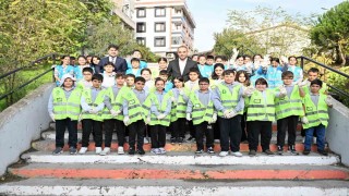 Gaziosmanpaşada 1 haftada toplanan 2 ton atık 40 ağacın hayatını kurtardı