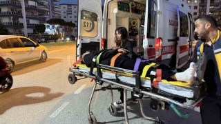 Gazipaşada otomobil ile motosiklet çarpıştı: 1 yaralı