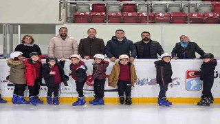 Geleceğin buz hokeycileri ilk adımlarını attı