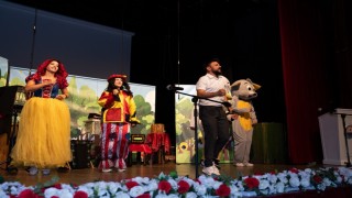 Gölbaşı Belediyesinin düzenlediği ‘Çocuk Tiyatrosu Günlerine miniklerden yoğun ilgi