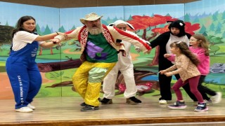 Gölcüklü öğrenciler ara tatilde tiyatro ile buluştu