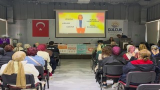 Gölcükte kadına yönelik şiddete karşı farkındalık etkinliği düzenlendi