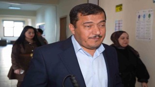 Görme engeline inat başarıya yürüyen öğretmen: Şimdi özel öğrencilerine rehberlik ediyor