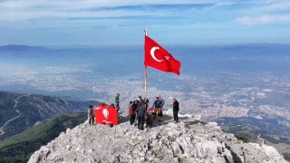 Görme engelliler Spil Dağı zirvesinde bayrak değiştirdi