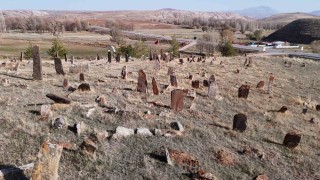 Görüntüsü ile ‘Orhun Kitabelerini andırıyor, gerçeği öğrenenler ise hayrete düşüyor