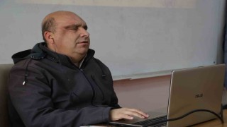 Göz teması olmasa da gönül bağı kurup öğretiyorlar