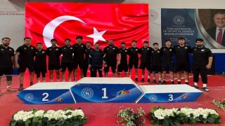Grekoromen güreşte Erzincan ekibi yarı finale çıktı