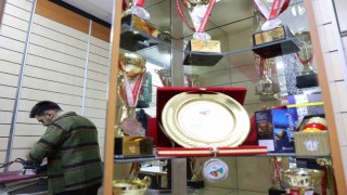 Gündüz terzi, akşam bilardo şampiyonu