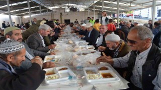 Güneşlide 7 bin kişi aynı sofrada buluştu