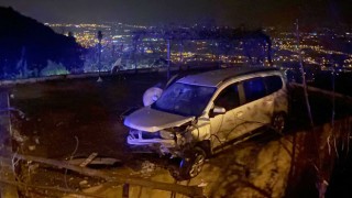 Hafif Ticari Araç Ev Damına Düştü: 4 Yaralı