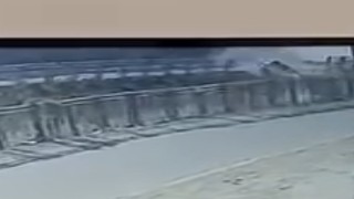 Hafif ticari araç sulama kanalına uçtu: O anlar kamerada