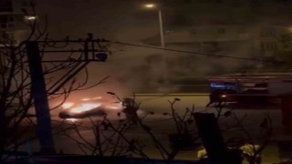 Hafif ticari araç yanarak kül oldu