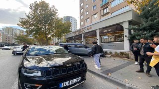 Hafif ticari araçla jeep çarpıştı