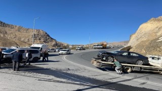 Hakkari-Van karayolunda trafik kazası: 3 yaralı