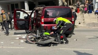 Hakkaride motosikletle kamyonet çarpıştı: 1 yaralı