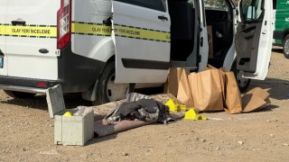 Halıya Sarılı Çekyatın İçinden Bıçaklanarak Öldürülmüş Ceset Çıktı