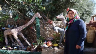 Halk eğitimden emekli oldu atıkları evinde sanata dönüştürdü