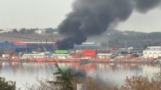 Halkalı Gümrüğünde konteyner alev alev yandı