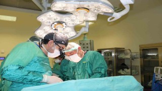 Hasta kadının karnından 15 kilo tümör çıkarıldı