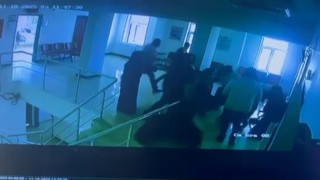 Hasta yakını ile sağlık çalışanları arasında damar yolu kavgası