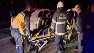 Hatayda iki otomobil çarpıştı: 4 kişi yaralandı