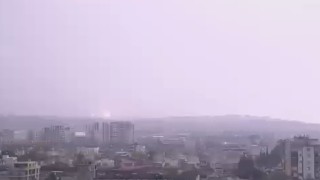 Hatayda yıldırımın düşme anı kameraya yansıdı