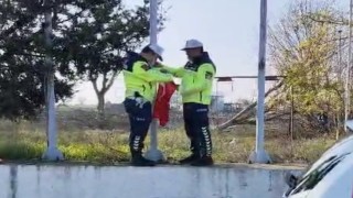 Hayrabolu Jandarmasının bayrak hassasiyeti duygulandırdı