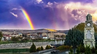 Hisarcık Saat Kulesi üzerinde gökkuşağı güzelliği