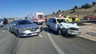 Hisarcıkta iki otomobil çarpıştı, 1 yaralı