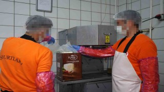 Hükümlüler hem meslek ediniyor hem üreterek ekonomiye katkı sağlıyor: Ayda 300 ton süt işleniyor