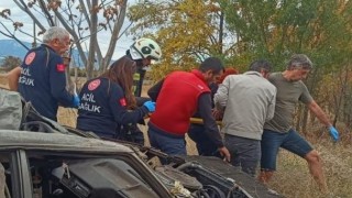 Hurdaya dönen araçtan yaralı kurtuldu
