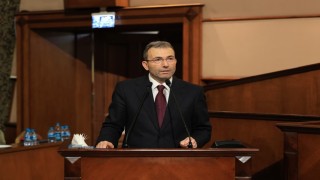 İBBde mikrofon gerginliği: Başkan Cin İmamoğlunu eleştirince İBB Başkan Vekili Aslan mikrofonu kapattırdı