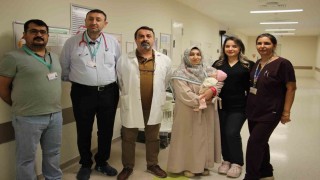 İç organları göğüs boşluğuna dolan bebek, başarılı ameliyatla hayata tutundu