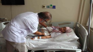 İç organları ters olan hastanın safra kesesi ameliyatı başarıyla yapıldı