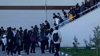 Iğdırda eli sopalı şahıslar okul bastı