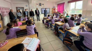 İhtiyaç sahibi öğrencilere kışlık bot dağıtımı