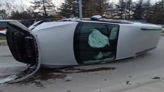 İki araç çarpıştı, sürücü yaralı