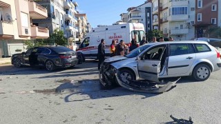 İl Sağlık Müdürlüğü aracı kaza yaptı: 2 sağlık çalışanı yaralandı