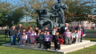 İlkokul öğrencileri Yörük Ali Efeyi unutmadı