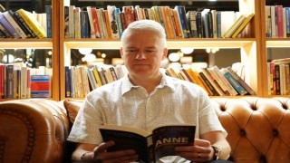 İngiliz yazar T.M. Logan, İstanbulda okuyucularıyla bir araya geldi