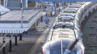 İngiltere polisi: Tren saldırısı terör eylemi değil, gözaltına alınanlar İngiliz