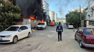 İş yerinde başlayan yangında alevler eve sıçradı